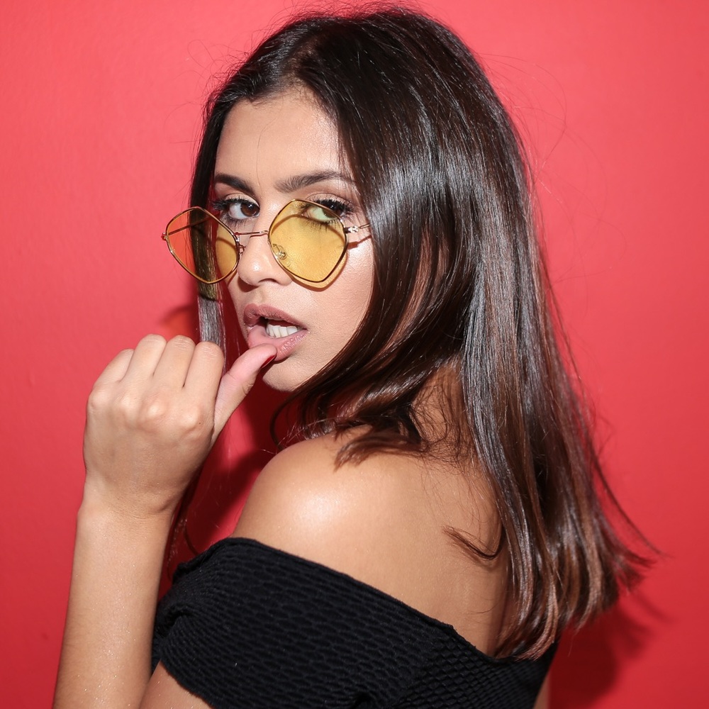 ‘90s Vintage-Look Small Sunglasses